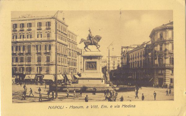 Napoli - Monumento V.E. via Medina 1913