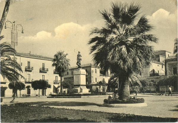 Termoli - Piazza Vittorio Veneto 1950