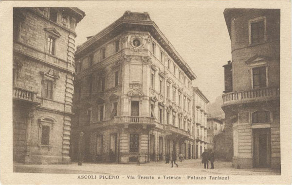Ascoli Piceno - Via Trento e Palazzo Tariazzi