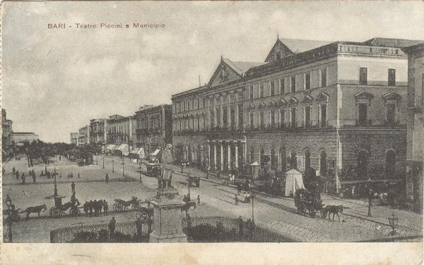 Bari - Teatro Piccini e Municipio
