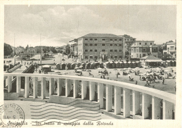 Senigallia - La Spiaggia dalla Rotonda 1954