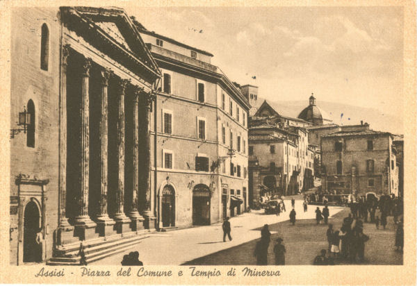 Assisi - Piazza del Comune 1955