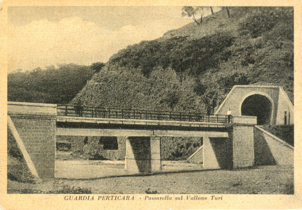 Guardia Perticara - Passarella sul Vallone Turi 1957