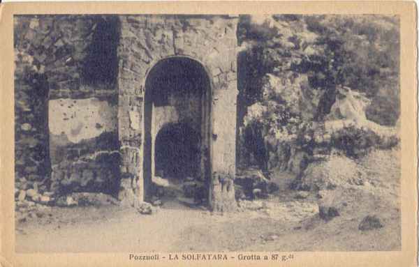 Pozzuoli - La grotta della solfatara