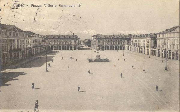 Cuneo - Piazza Vittorio Emanuele II 1920